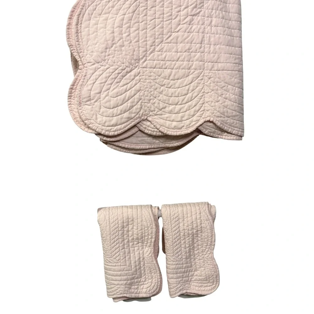 Madison Park Pink Scalloped Full Queen Quilt Set 3 Piece Cotton Fill